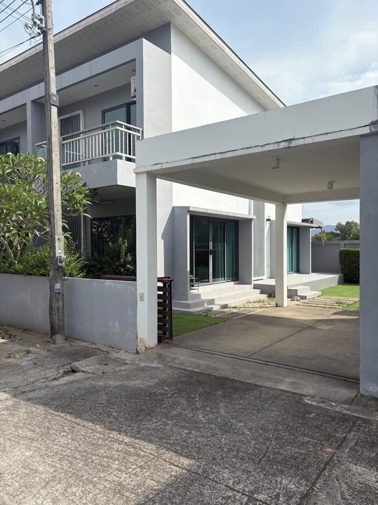 East BangtaoVille Townhouse