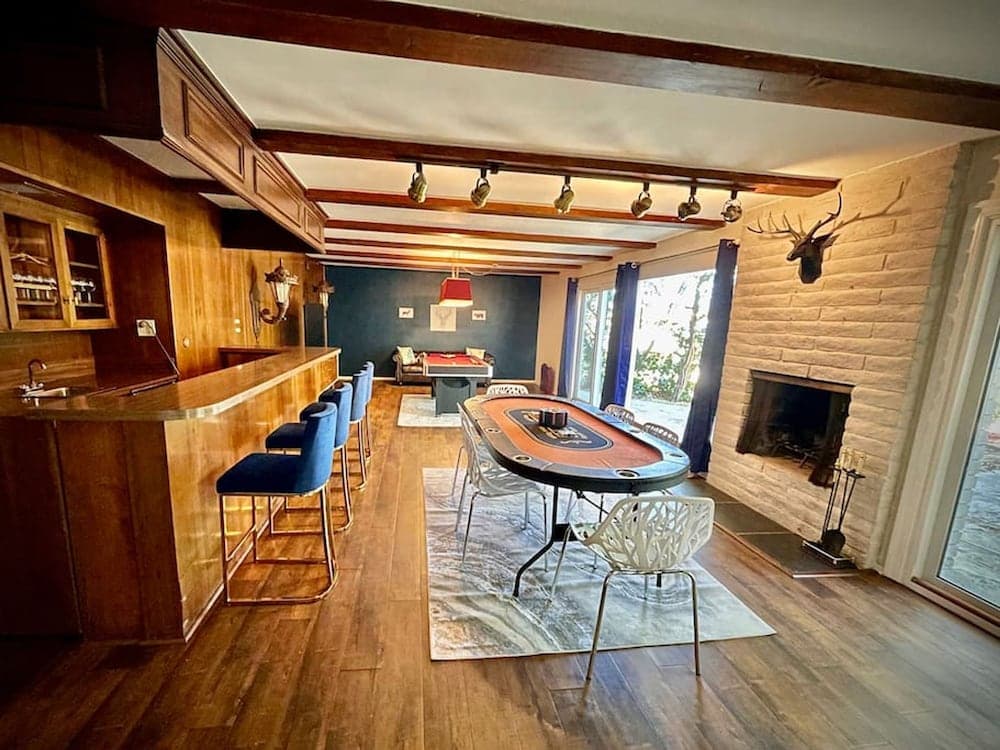 Pacific Dreams at Woodland Hills Distinguished 8 Br 6 5 BA Residence With Pool and Spa Sleeps 16