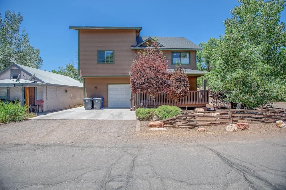 Home w/ Hot Tub, Steps to Dtwn Flagstaff & Nau!