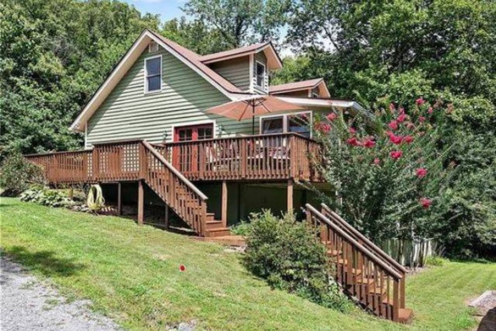 Hickory Nut Hideaway by Avantstay Mountain Views