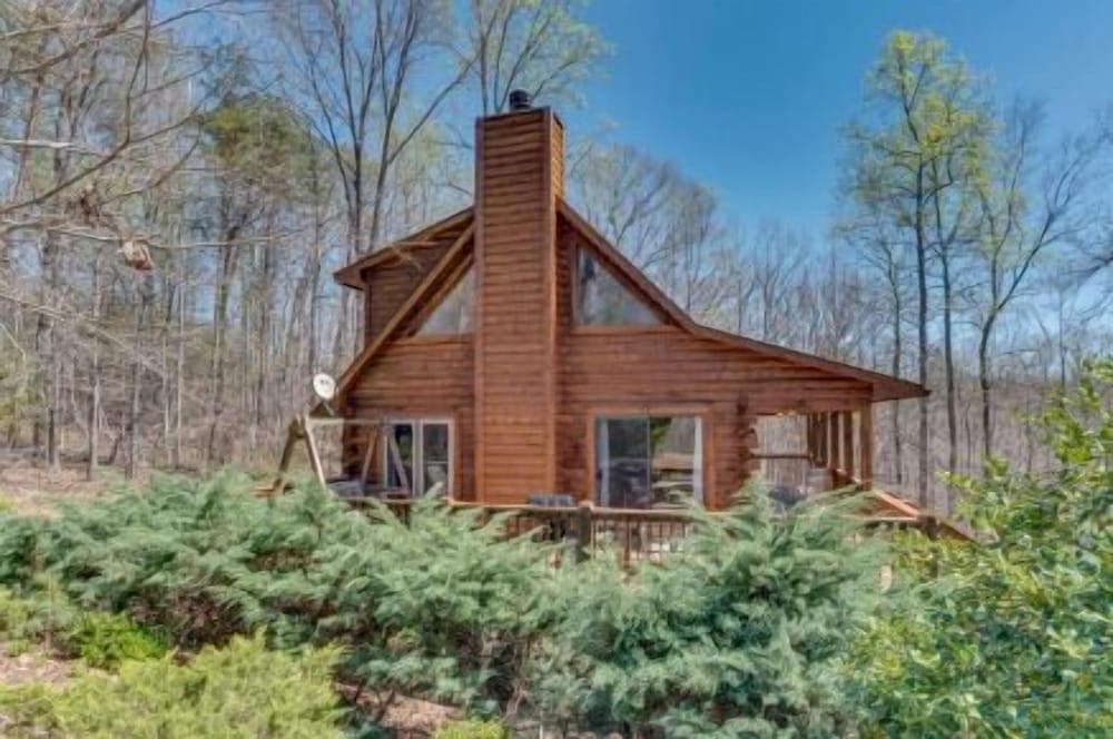 Horseshow Hideaway – Pet Friendly Cabin, 7 Minutes to TIEC