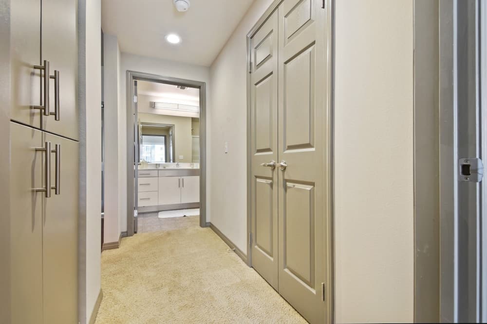 Global Luxury Suites at Marina Del Rey