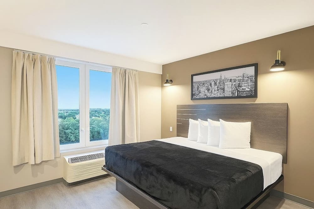 LIV Hotel Bronx - Newly Built