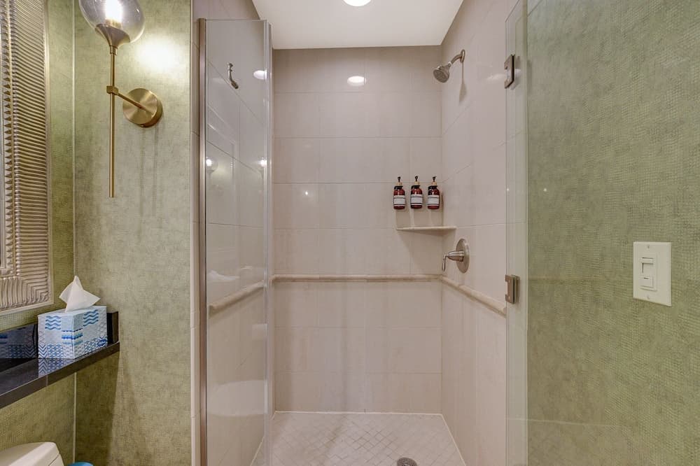 LUXE 702 MGM Signature 1 BR 2 BTH SUITE
