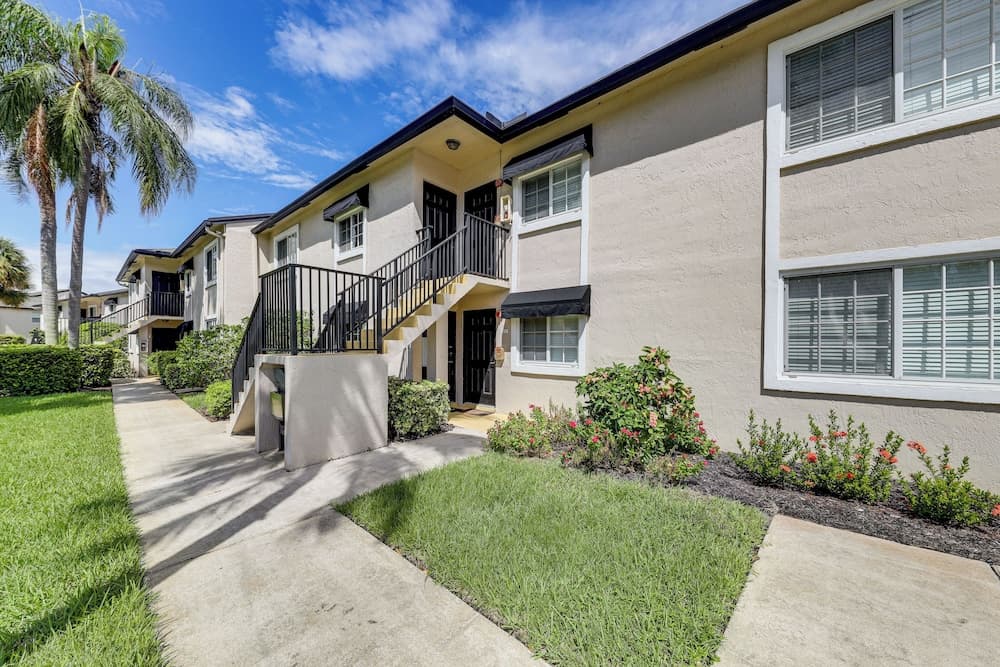 Apartment w/ Patio & Pool Access in Pompano Beach!