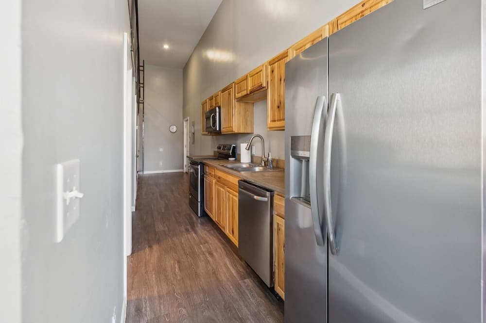 Rustic-industrial Loft With Courthouse Views 3 Bedroom Apts