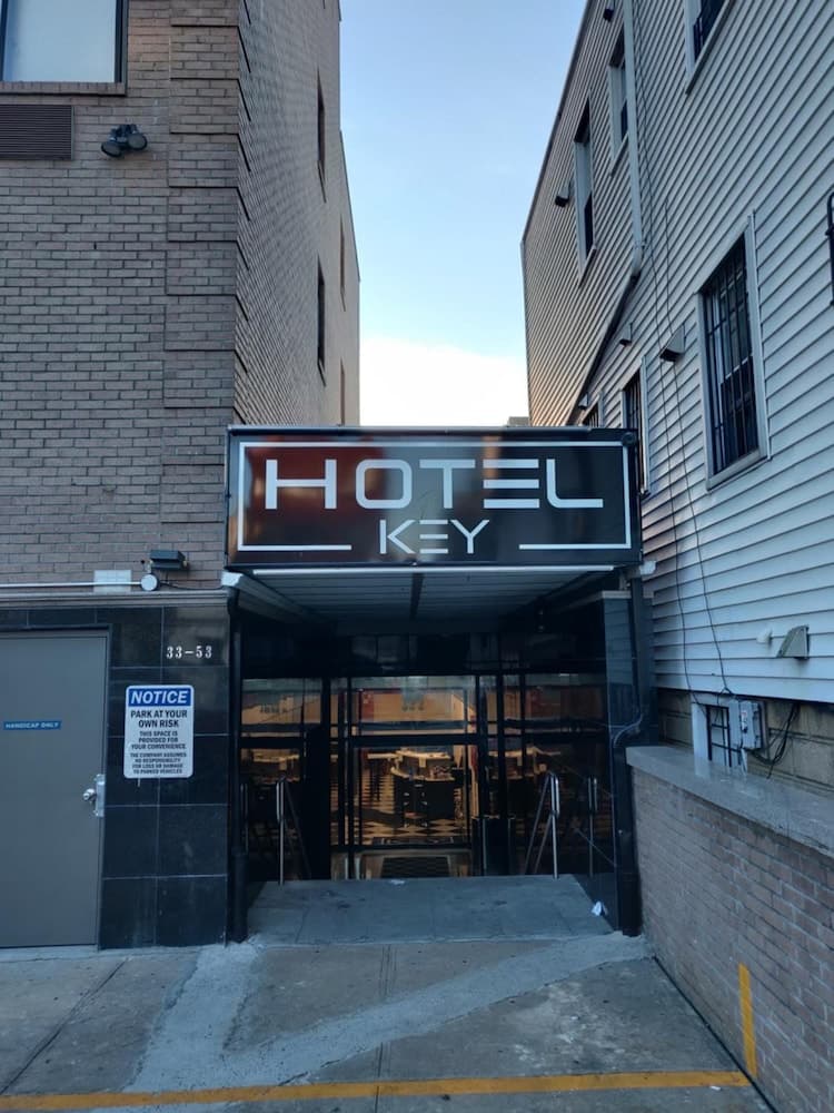 Hotel Key LaGuardia Airport