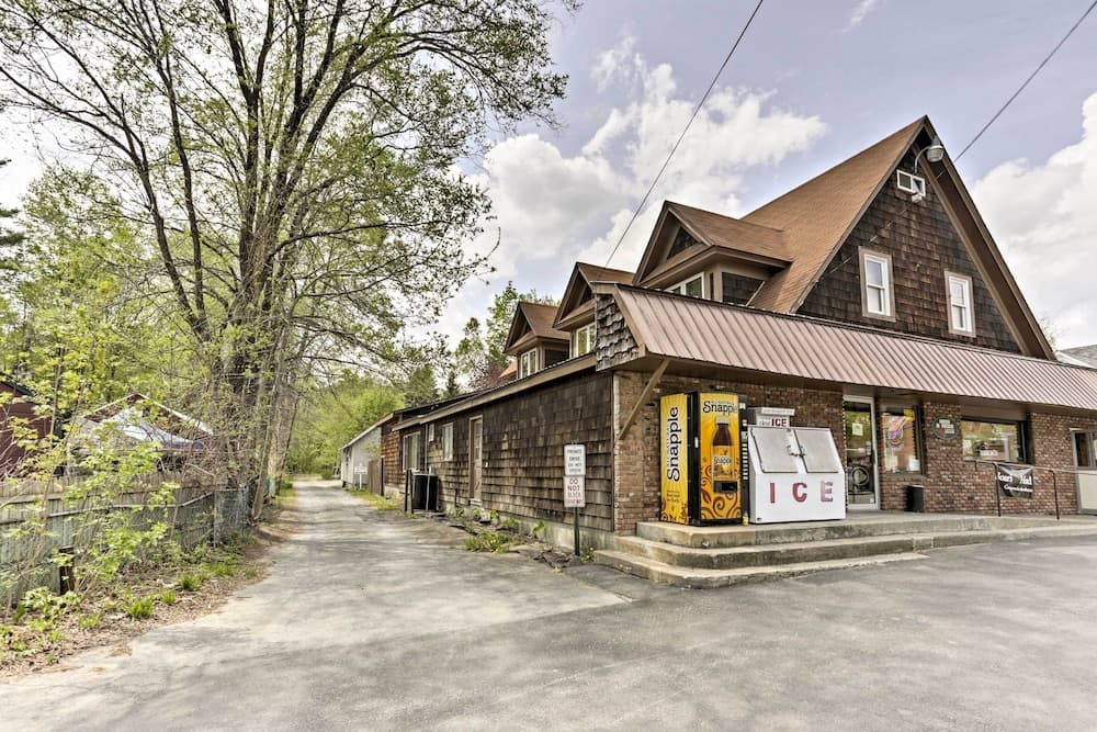 Bolton Landing Cottage: Walk to Lake George!