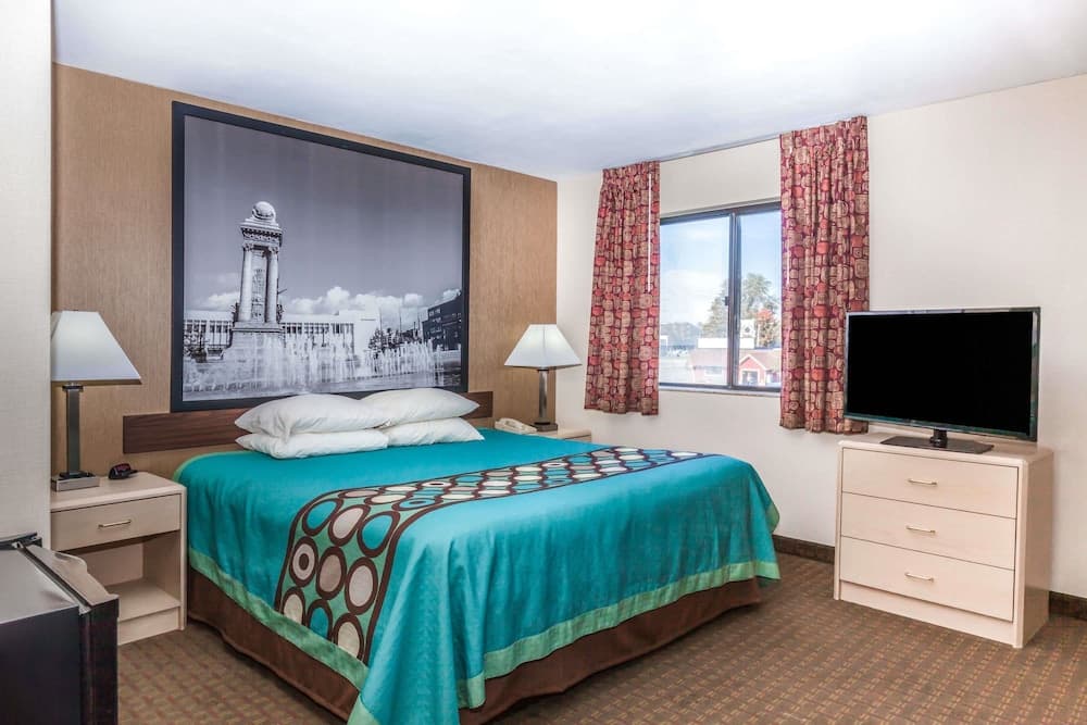 Super 8 by Wyndham Liverpool/Clay/Syracuse Area