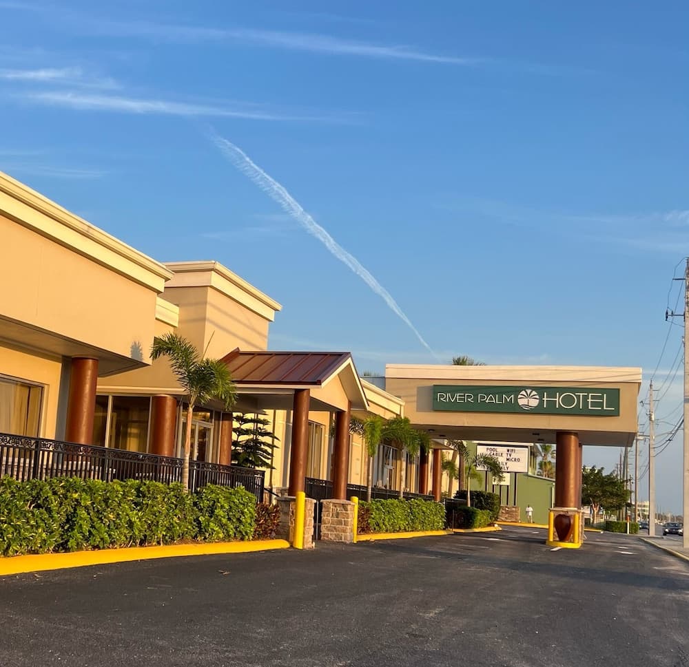River Palm Hotel