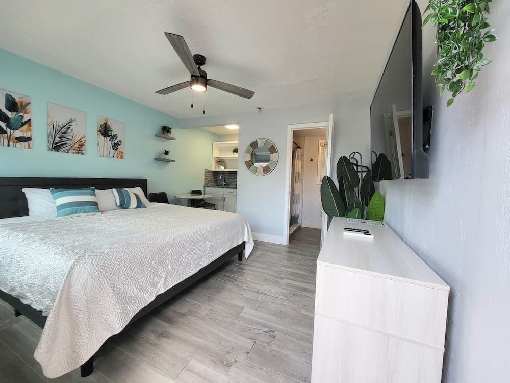 Barefoot Mailman Inn & Suites