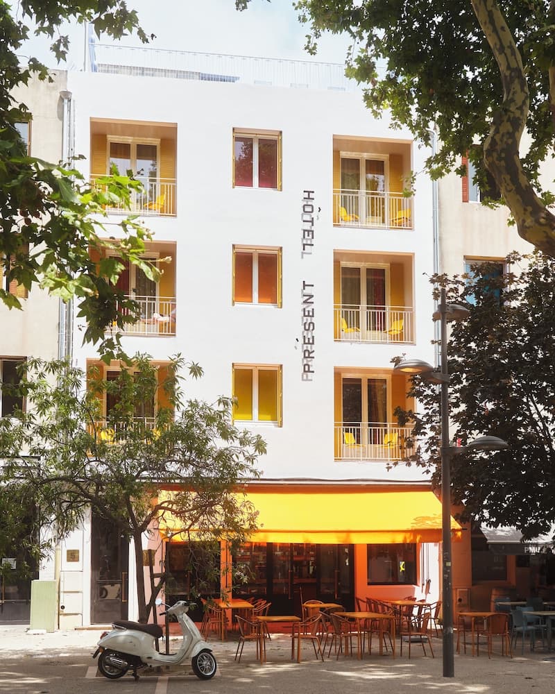 Hôtel Présent - 200m des Arènes de Arles - Encore Mieux