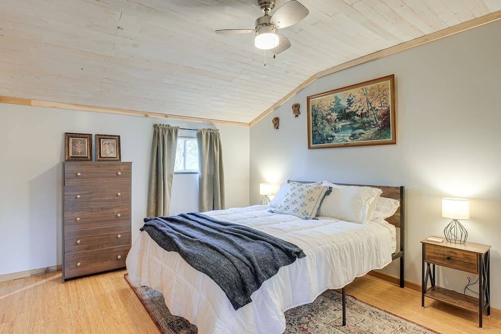 Homey Ohio Getaway on Private 7-acre Farm!