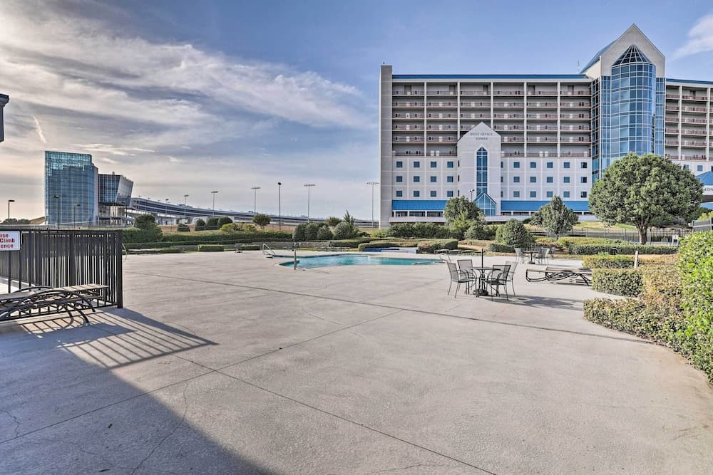 Shop & Dine: Fort Worth Condo w/ Racetrack Views!