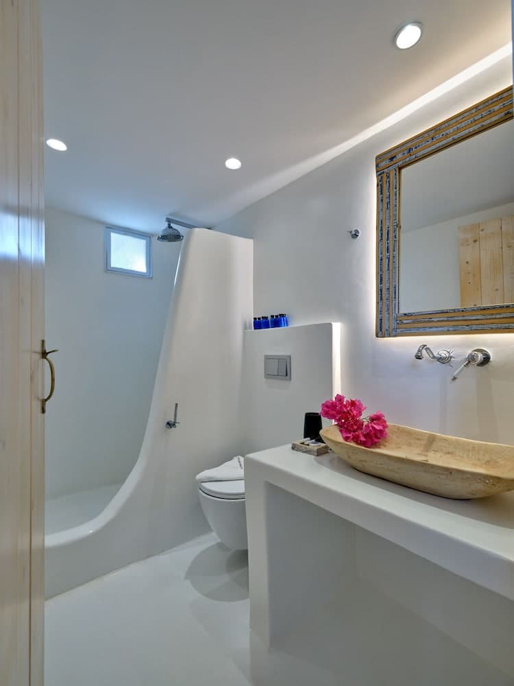 Zefi Hotel & Suites