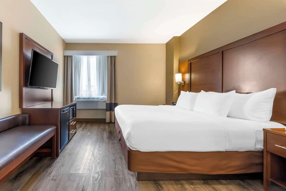 Comfort Suites