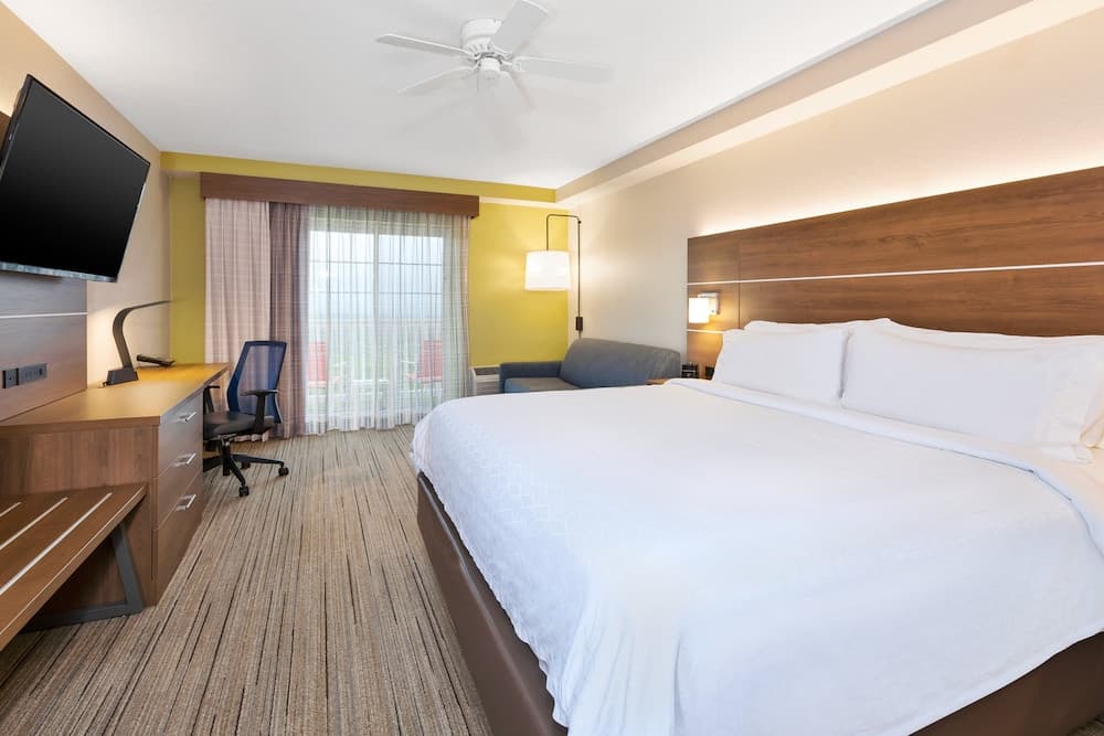 Holiday Inn Express & Suites Petoskey by IHG