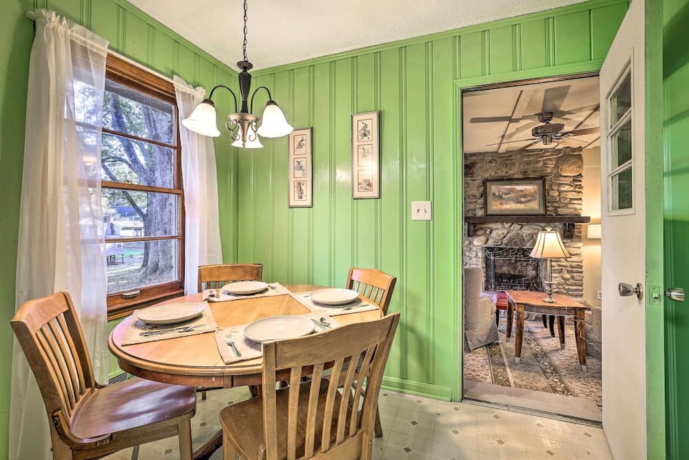 Acworth Retreat w/ Fireplace + Deck, 2 Mi to Lake!