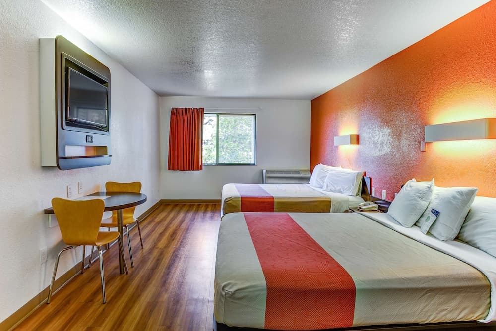 Motel 6 Portland, OR - Tigard West