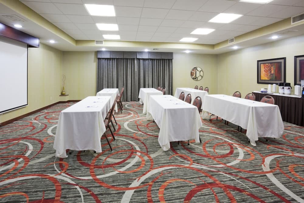 Holiday Inn Express & Suites Bloomington - MPLS Arpt Area W by IHG