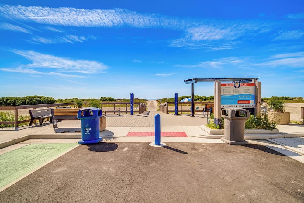 Walk to Shore: Wildwood Crest Studio w/ Pool View!