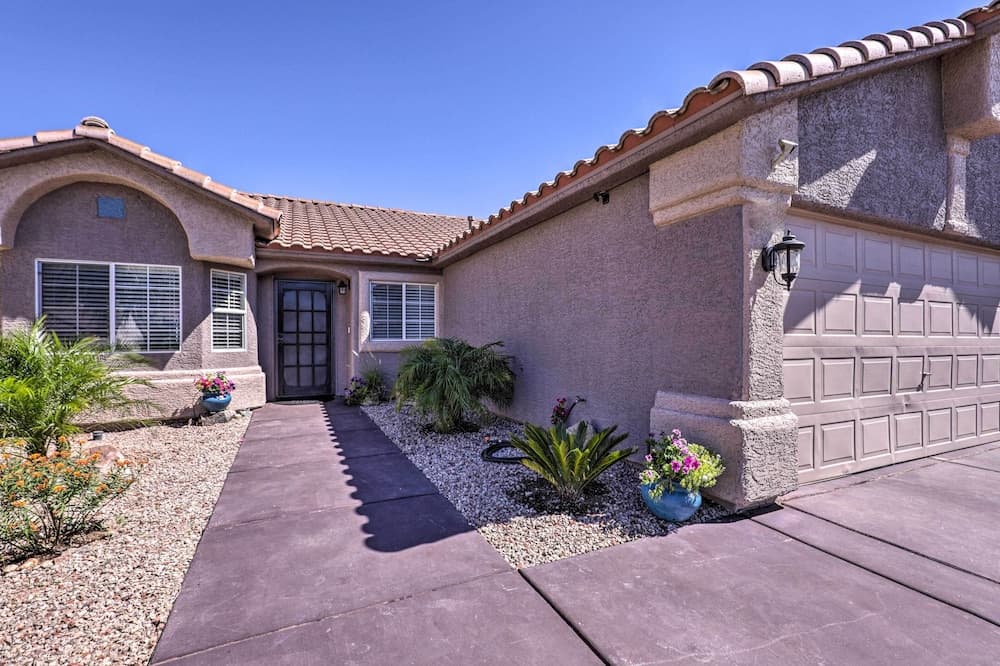 Henderson Home w/ Pool + Mountain, Strip Views!