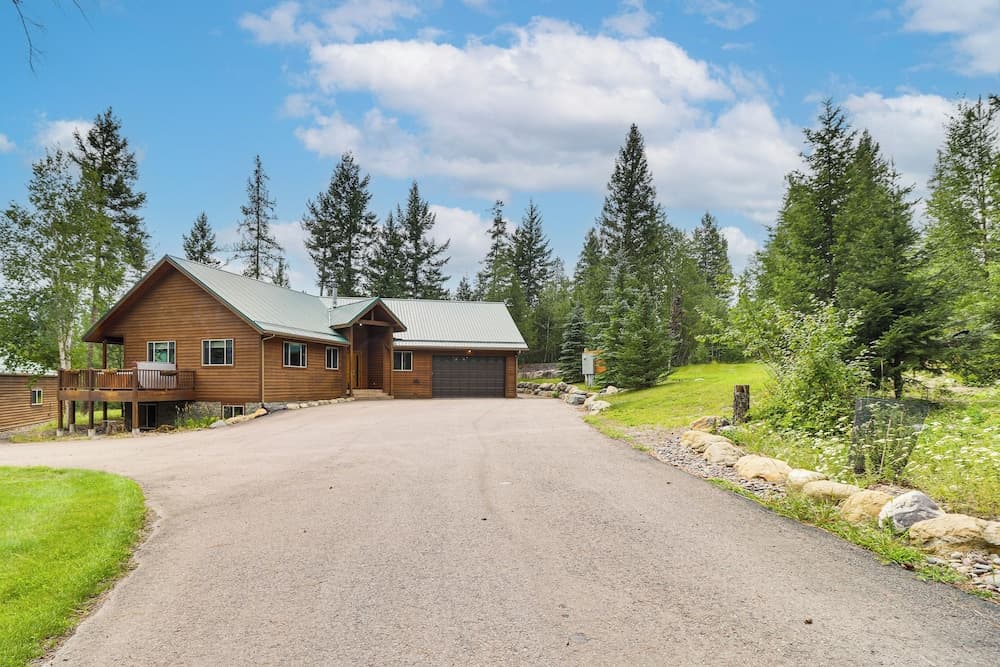 Home Near Glacier National Park w/ Hot Tub & Deck!