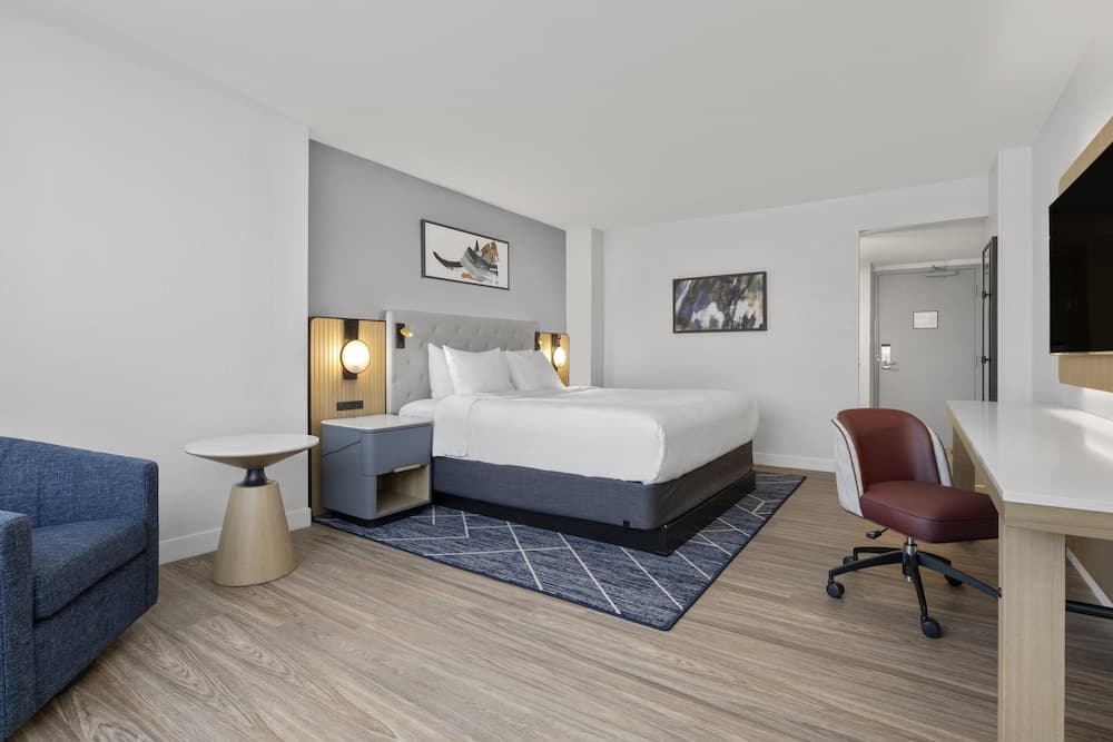 Crowne Plaza Virginia Beach Town Center by IHG