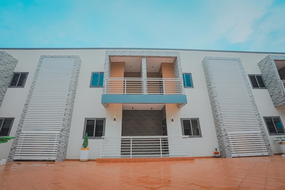 PLATINUM PLUS APARTMENTS