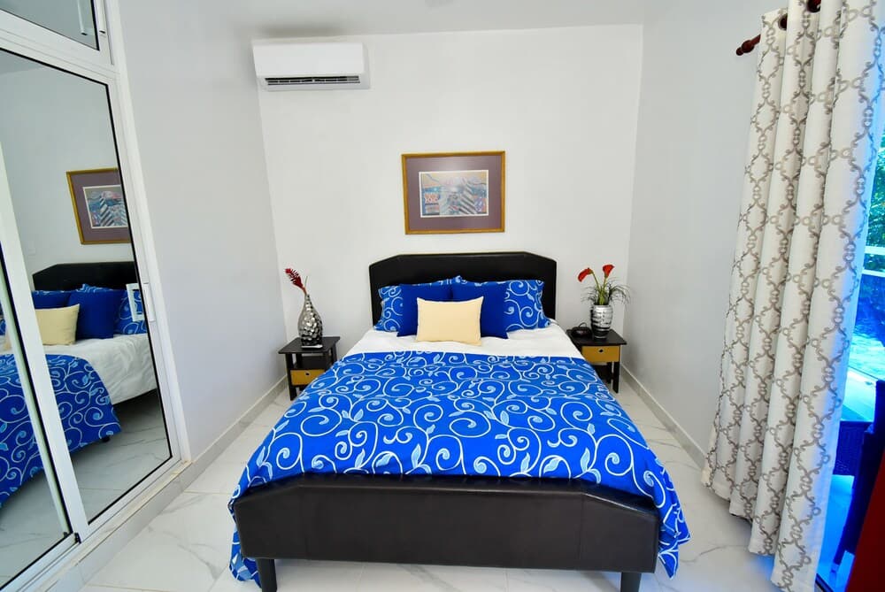 Rosil Place Aparthotel by the Beach
