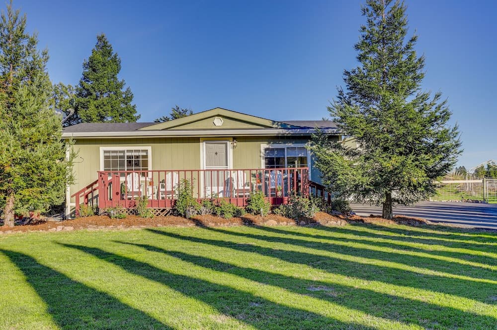 Charming Petaluma Cottage w/ Grill Near Wineries