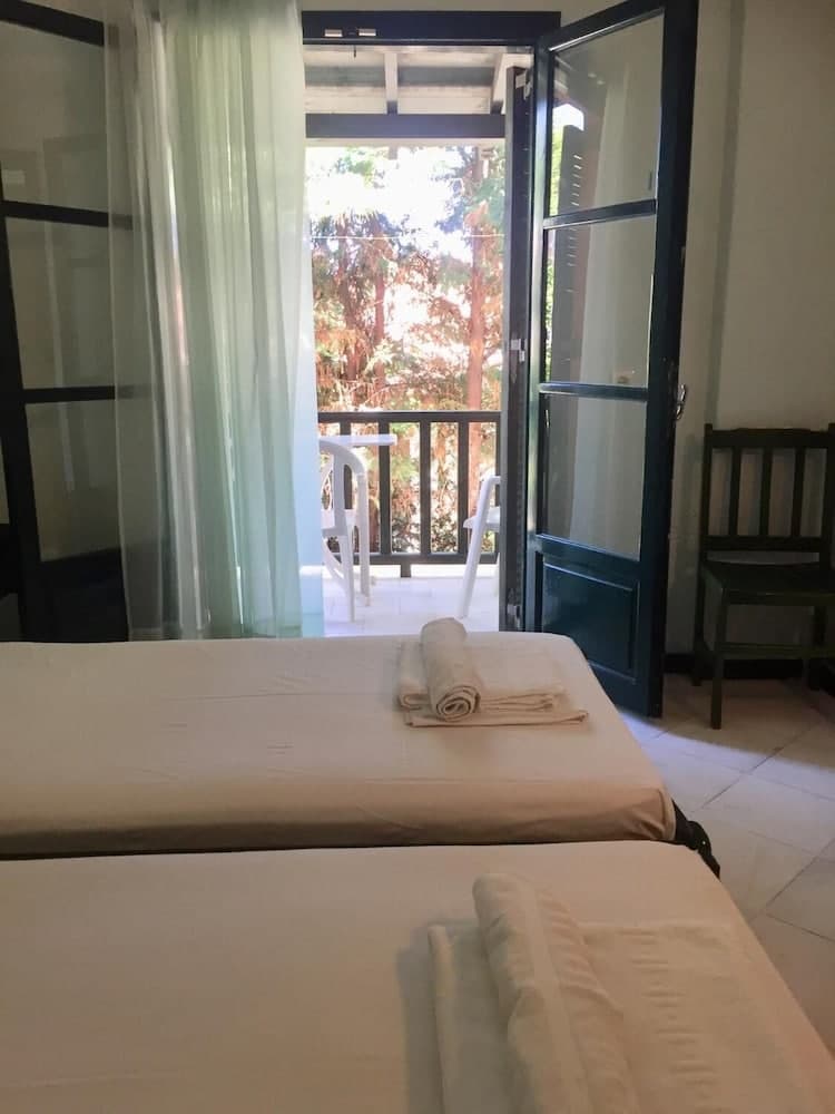 Nikos Apartments