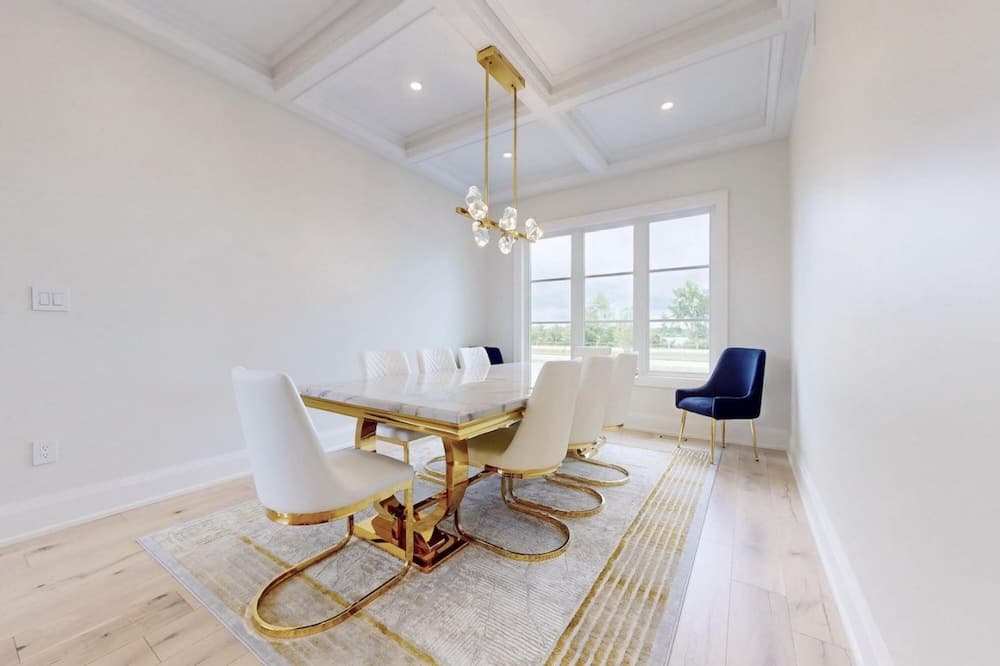 Lucky Mansion Luxury Villa in Fort Erie