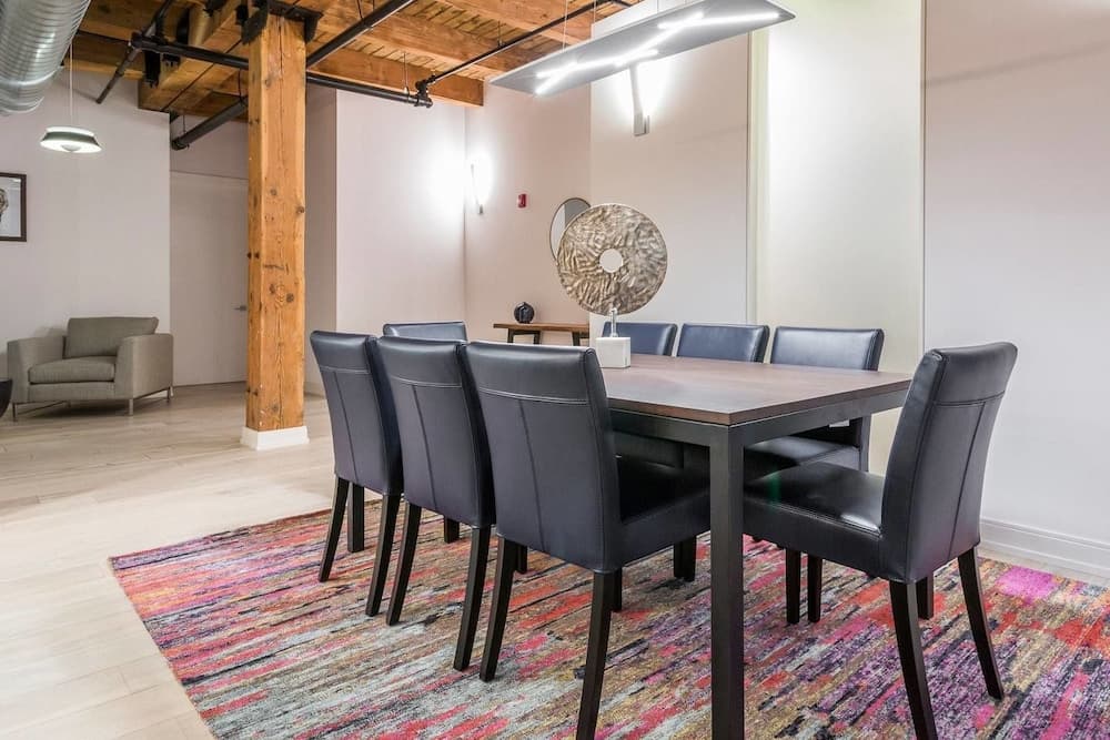 3 BDR Downtown Luxury Loft-spacious, Safe & Secure