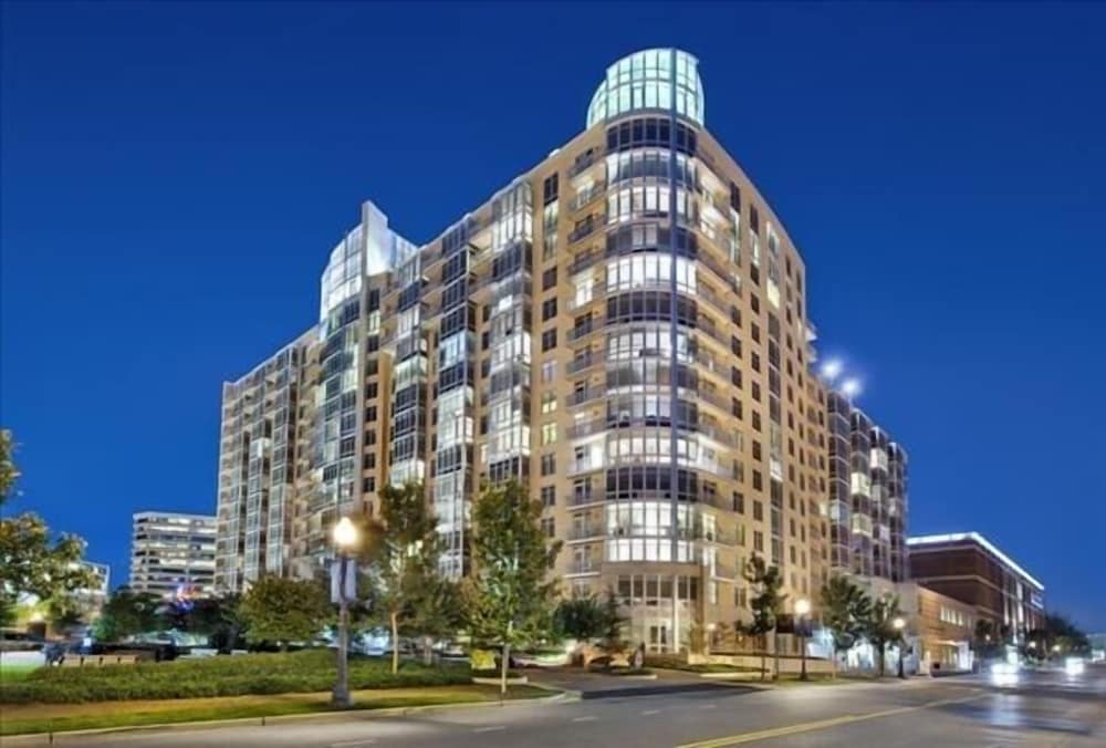 Weichert Suites at Wisconsin Place