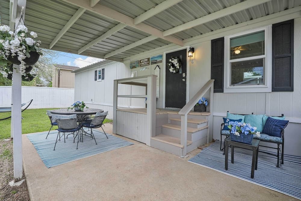 Near Water: Lake Dallas Home w/ Furnished Patio!