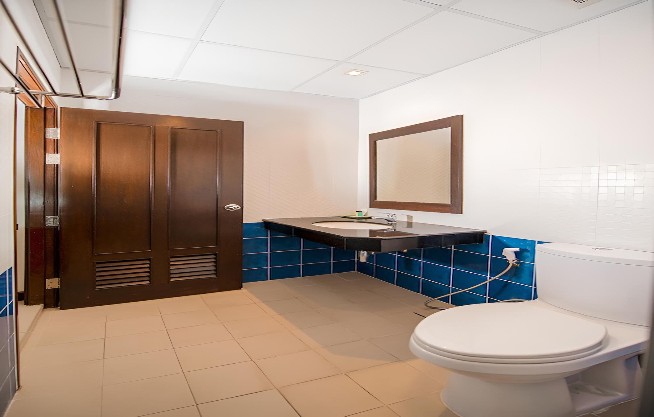 OYO 241 Ratana Hotel Sakdidet