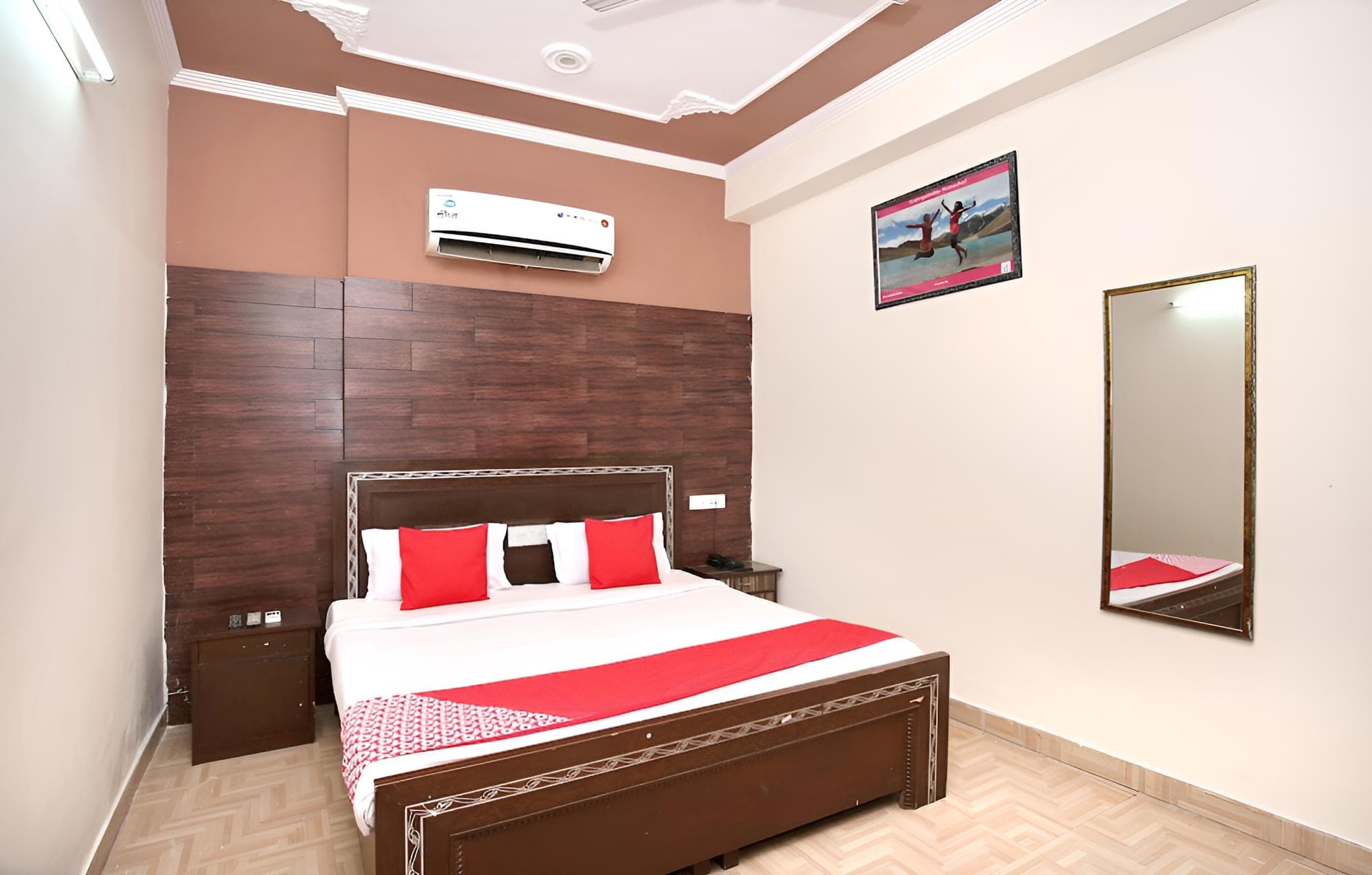 OYO 4738 Hotel Re-Birth
