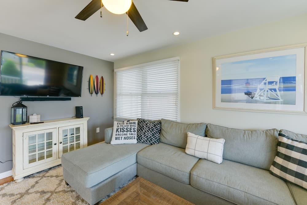 Avalon Vacation Rental w/ Porch & Grill!