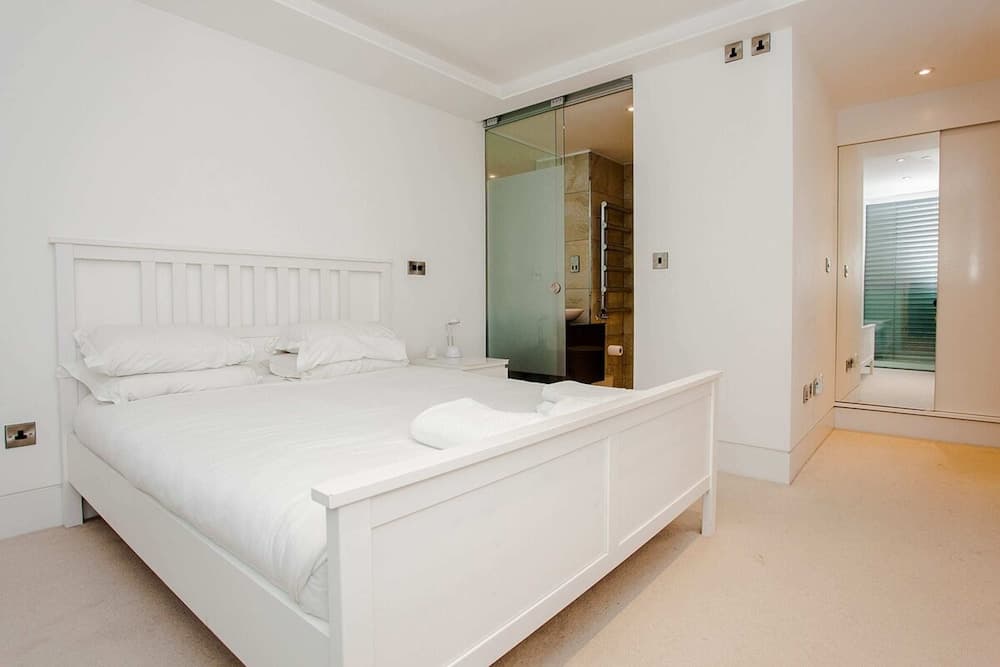 Exquisite 2 Bedroom Apartment In Bank