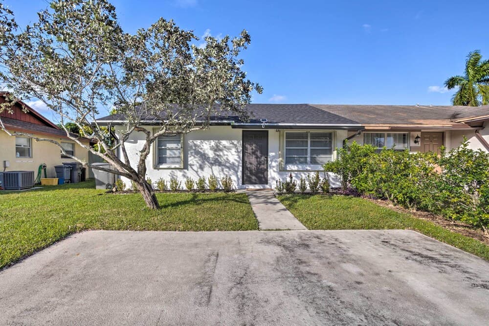 Palm Beach Gardens Duplex - 5 Mi to Beach!