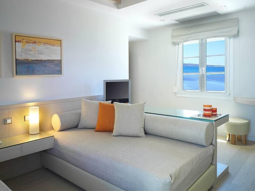 Nissaki Beach Hotel