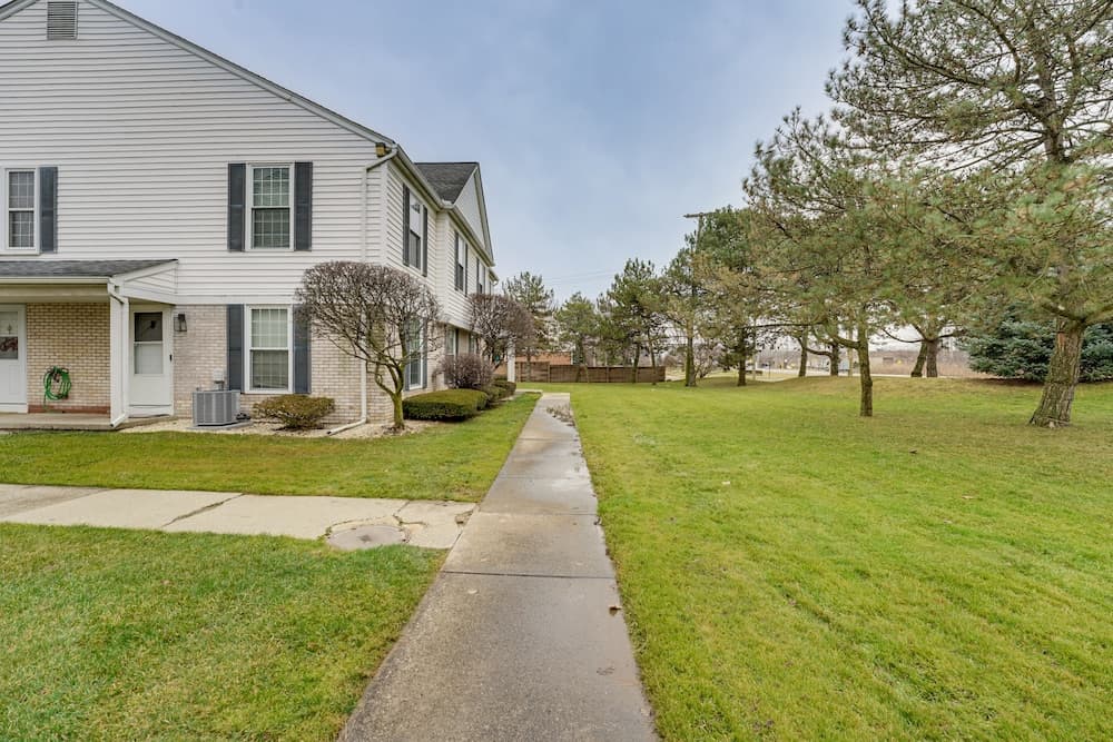 Clinton Township Condo Near L'anse Creuse Bay!