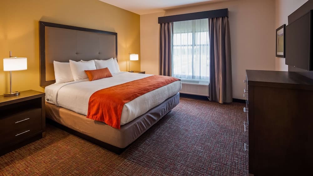 B/W Plus Elizabethtown Inn & Suites