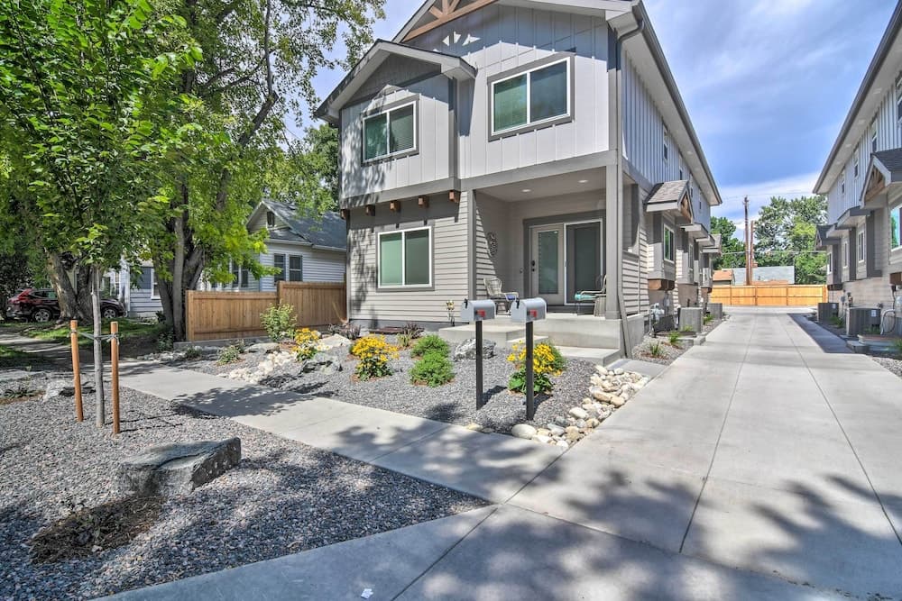 < 1 Mi to Downtown: Gorgeous Loveland Townhome!