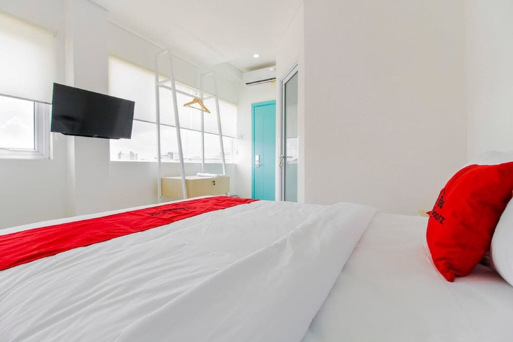 RedDoorz Plus @ Catania Soma Rajawali