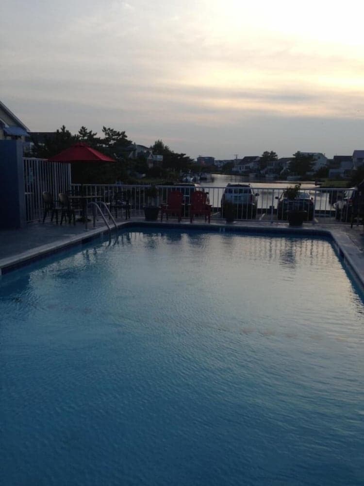 Fenwick Islander Motel