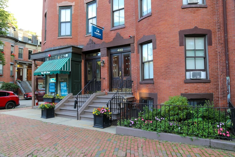 Maverick Suites at 402 Columbus Ave