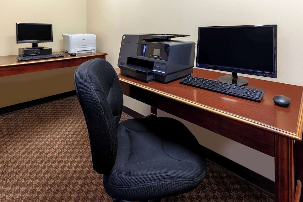 Randolph Hotel Liverpool/Syracuse/Airport West, Trademark