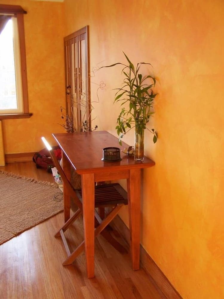 Artisan Upstairs Guesthouse
